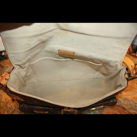 Louis Vuitton Hudson PM shoulder bag - Picture 12 of 13